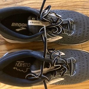 Brooks Ghost Women’s 9.5 D WIDE